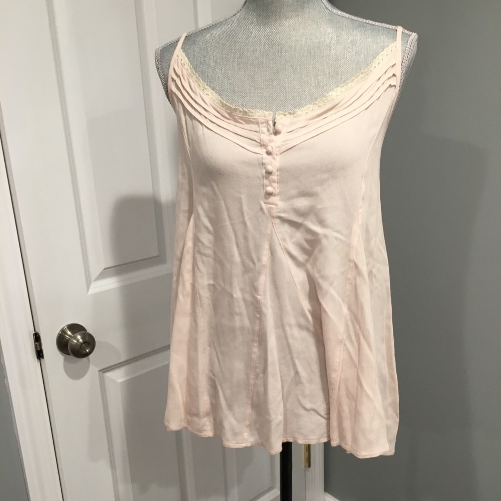 NWT Caren Forbes lightweight  top sz s/m
Adorable!